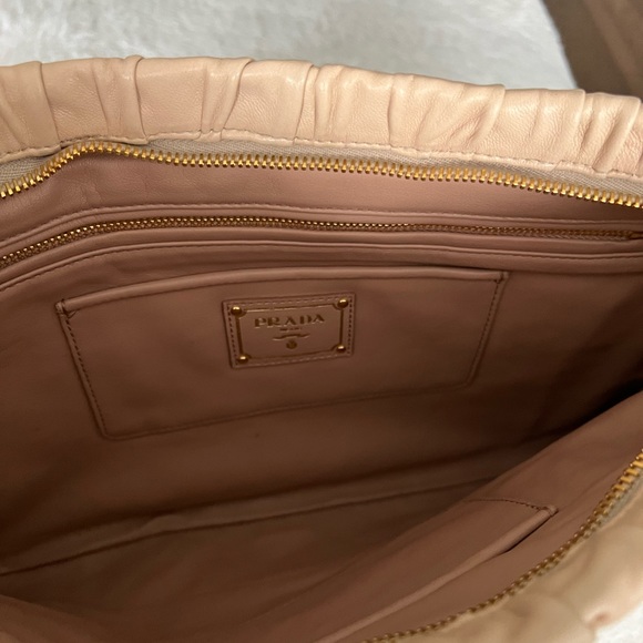 Prada clutch - Picture 3 of 5